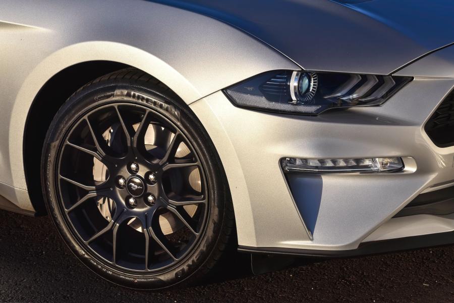 Колеса Ford Mustang EcoBoost Convertible 2019 года  (ZA) (фото 37 из 40)
